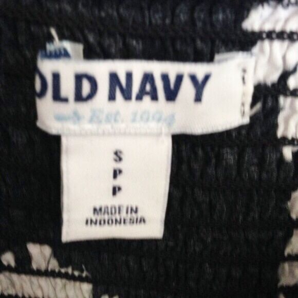 ✨HP✨Old Navy Fit & Flare Floral Cami Sundress✨ - Picture 3 of 3